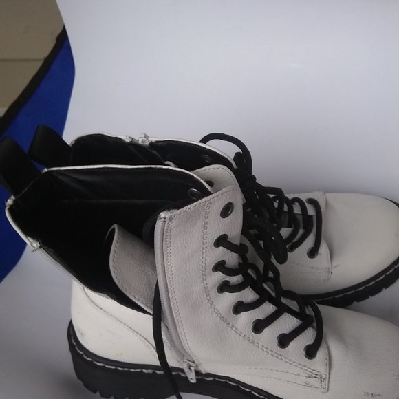 Sincerely Jules White Faux Leather “Harley” Combat Laced Up  Boot Size 6M School - Picture 3 of 5